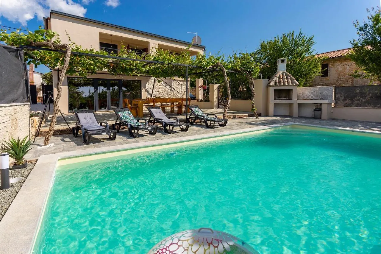 House With Pool Poli Stare Nuoni Villa Žminj Tatil Evi